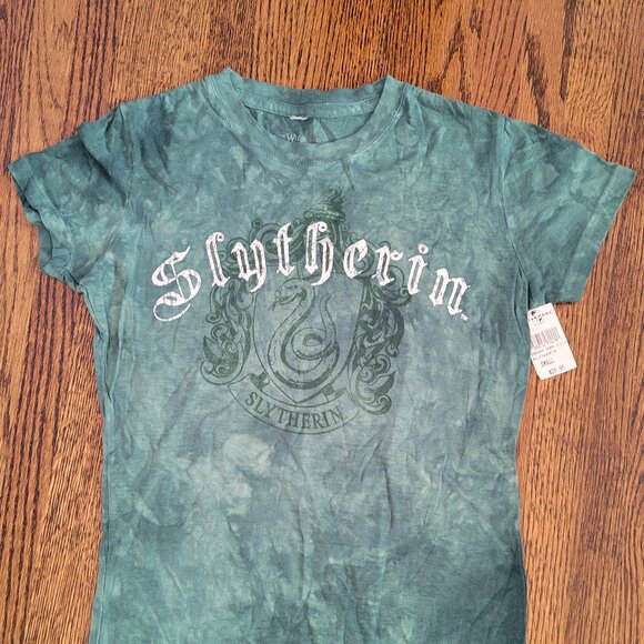 New Slytherin Tee Hogwarts Universal Wizarding World of Harry Potter Size S NWT - Picture 1 of 8